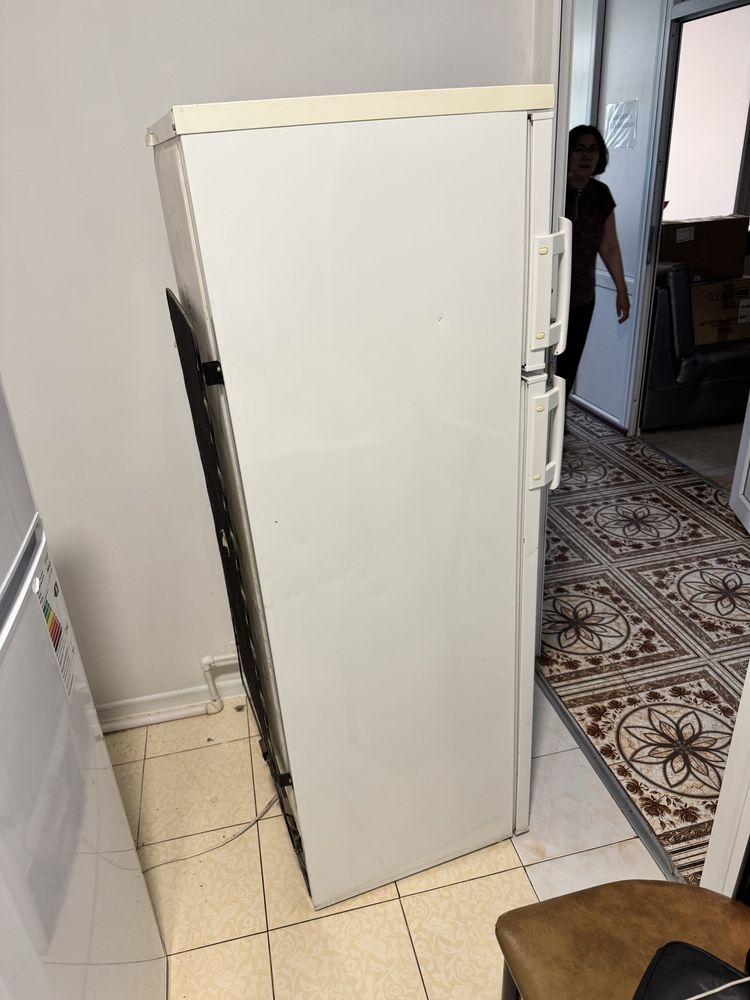 Холодильник  Elektrolux