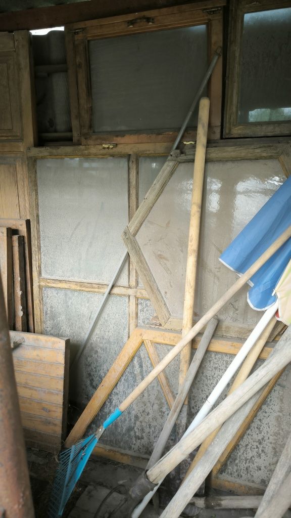Деревянные окна разного размера