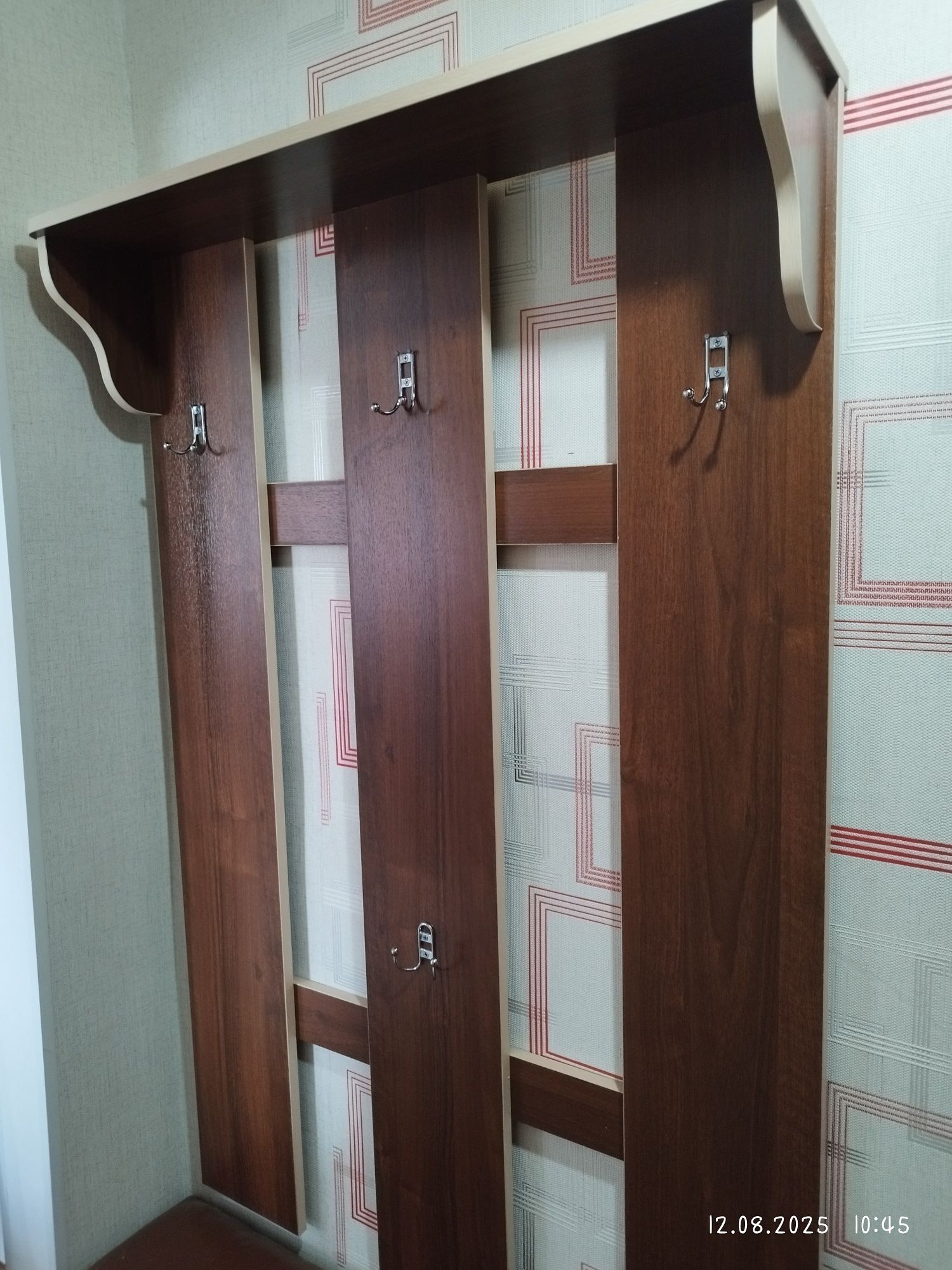 Продам прихожую .