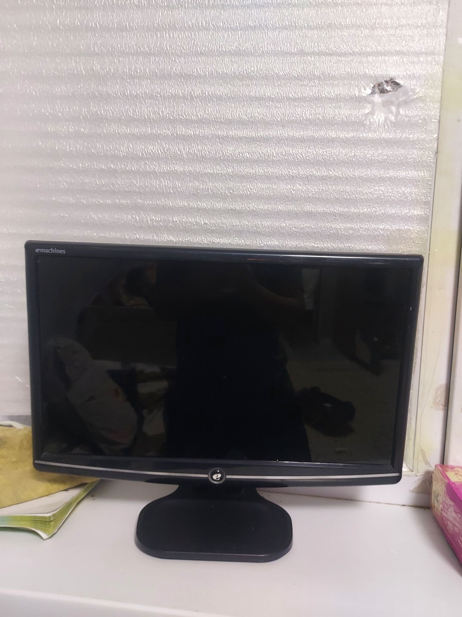 Монитор Emachine 60герцов