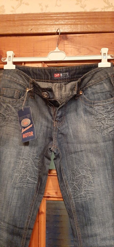 Продам новые джинсы