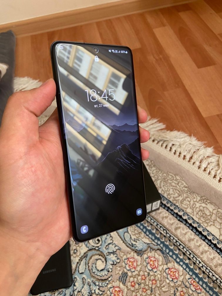 Samsung s20 plus+ в идеальном состоянии