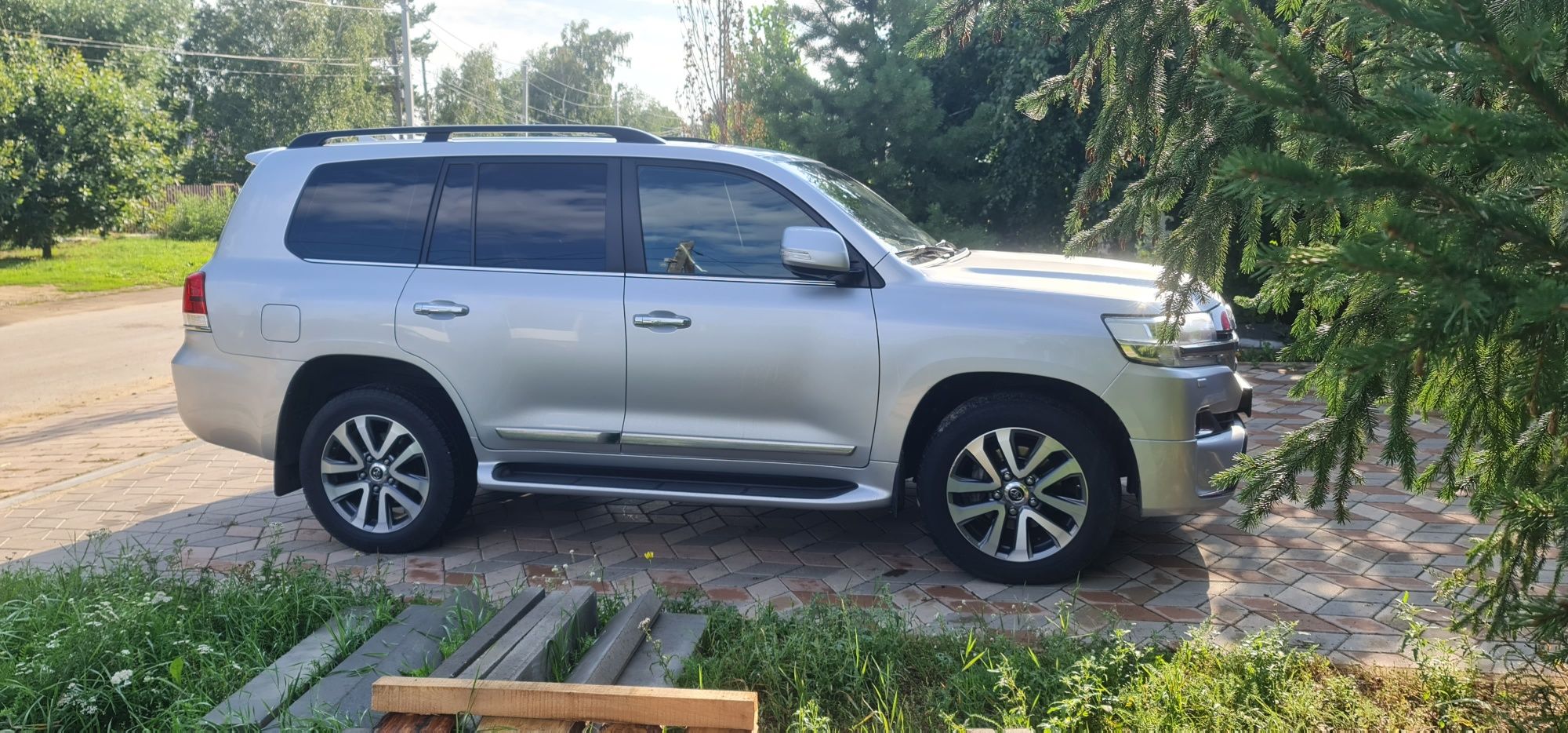 Land Cruiser-200