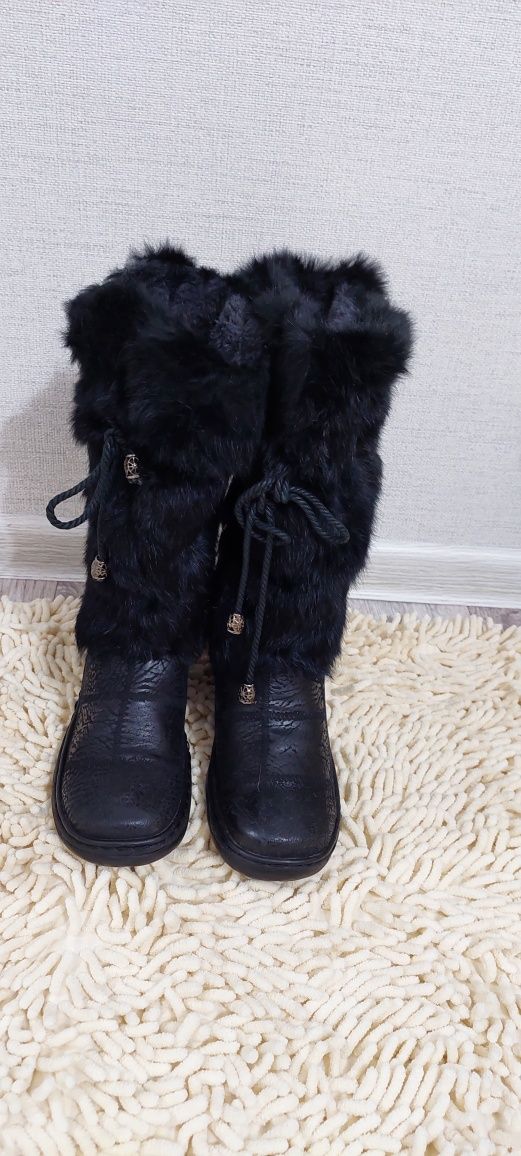 Продам женские сапоги унты меховые