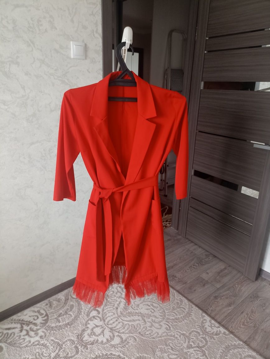 Продам нарядное платье 42-44 размера.