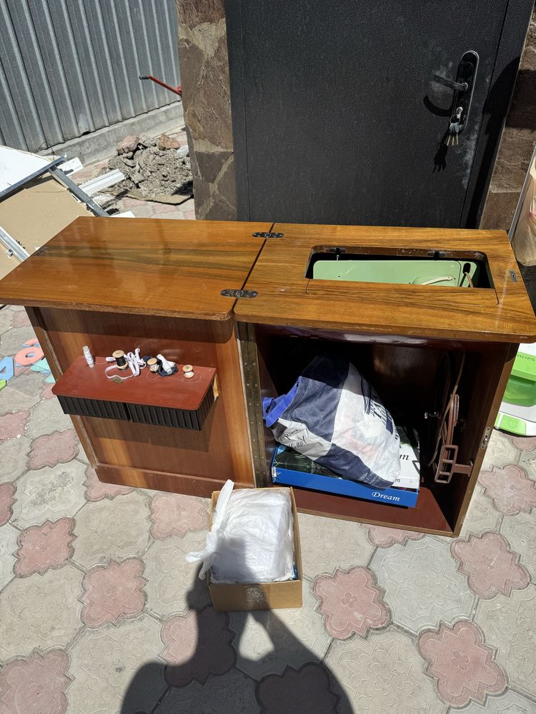 Продам швейную машинку