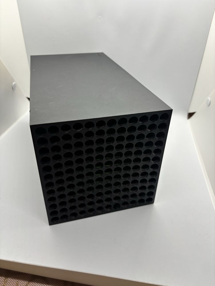 Xbox Series X 1Tb + 2 геймпада