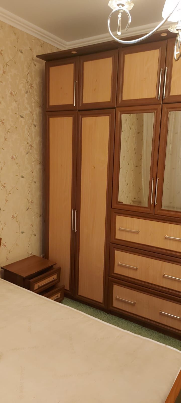 Шкаф , кровать , тумбочки