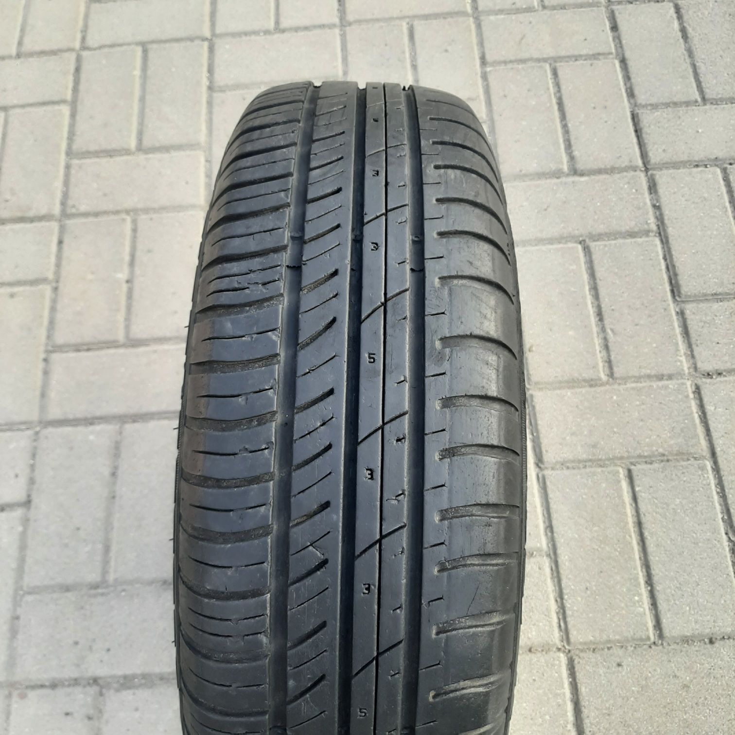 Продам летнию резину с диском r14  1шт