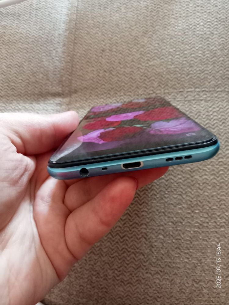 Продается смартфон Oppo 15s 64 гиг памяти и дополнительно паямть 32