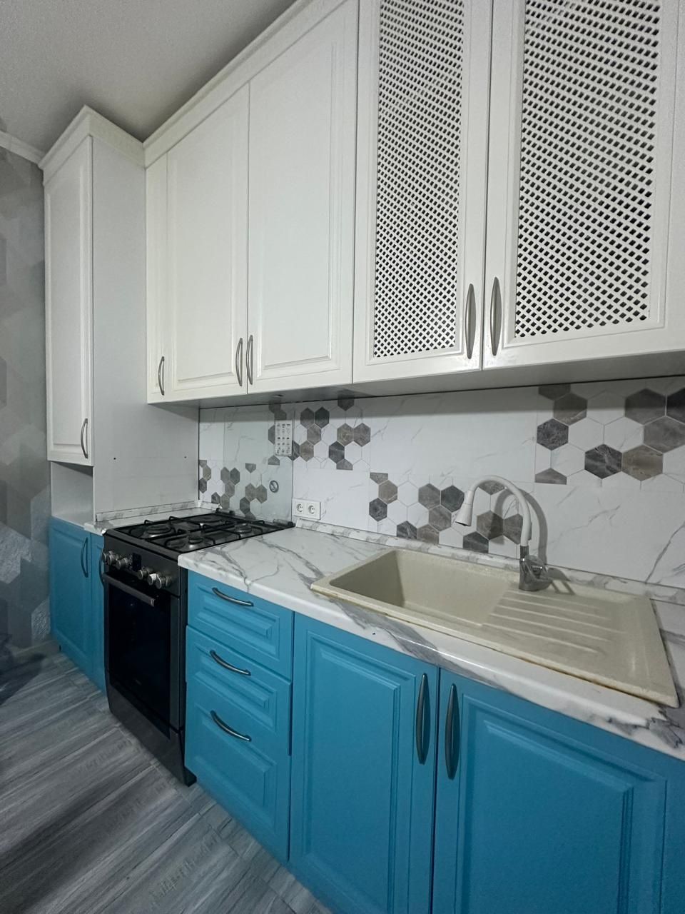 Срочно Продам кухонный гарнитур МДФ