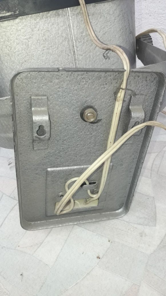 Продам красный фонарь новый.