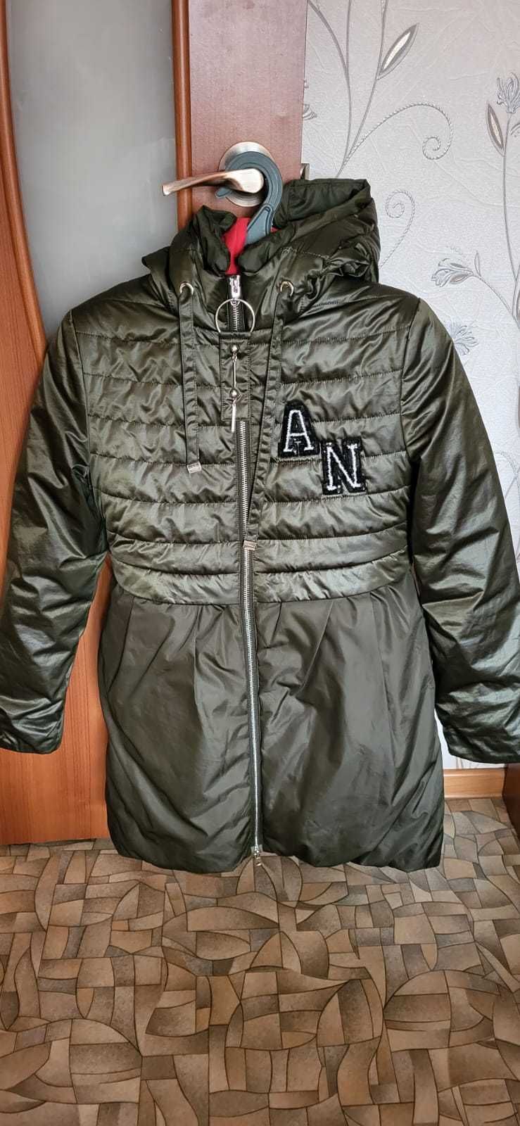 КУРТКА весенняя на девочку, размер 160,  5000т