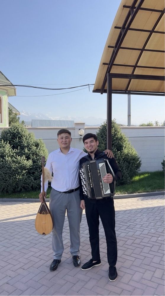 Әнші,домбра баян .музикант.өлең айту .ән айту