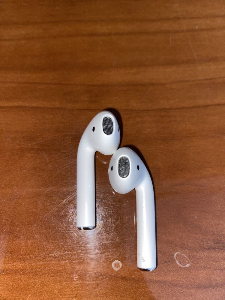 Продам AirPods 2 (оригинал)