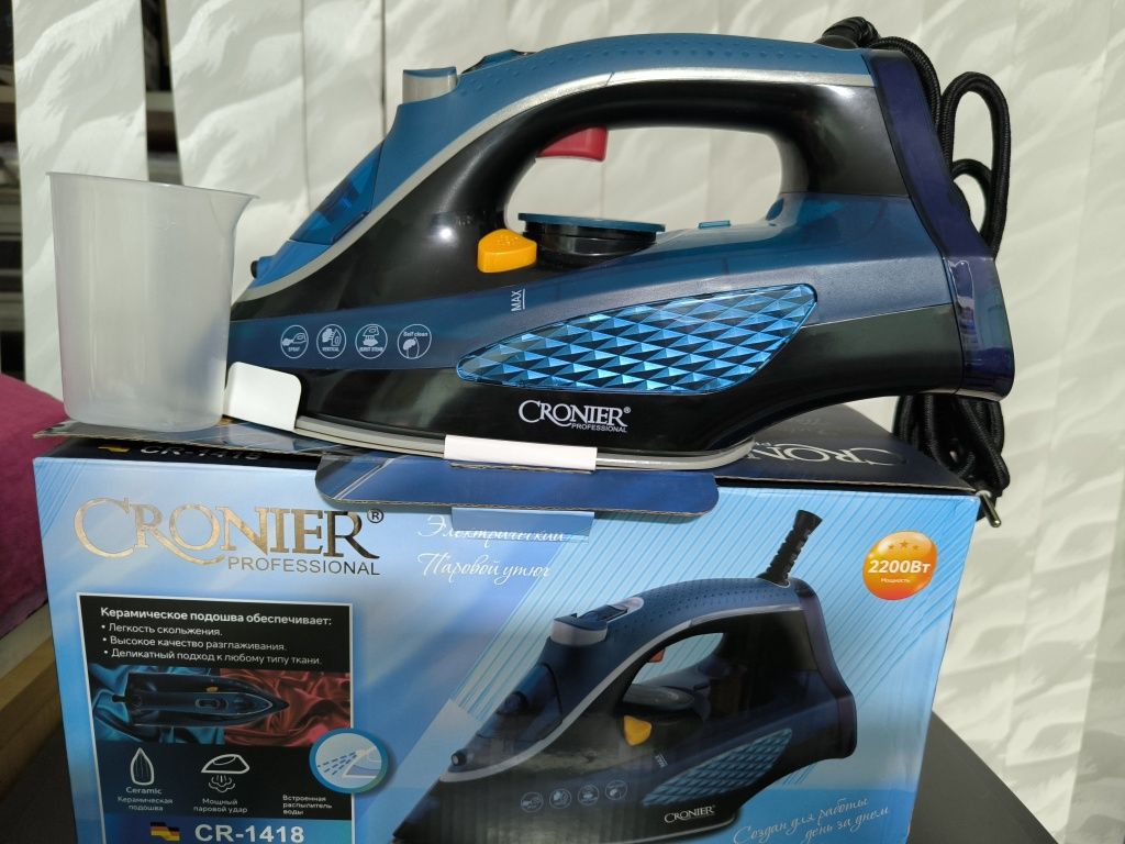 Утюг CRONIER CR-1418