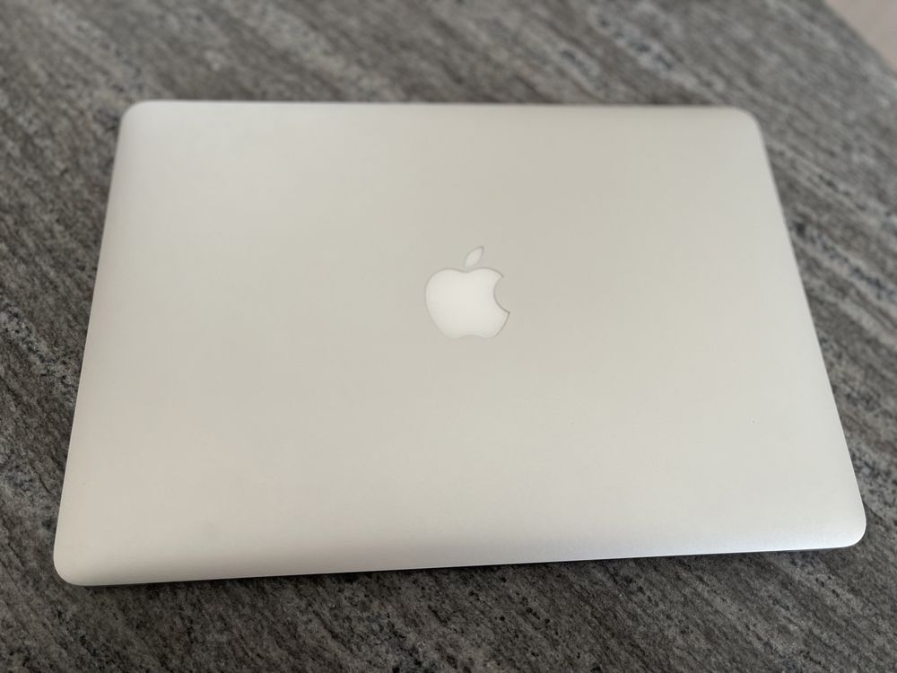 Продам MACBOOK AIR 13-2014года 256г Количество циклов перезарядки: 163