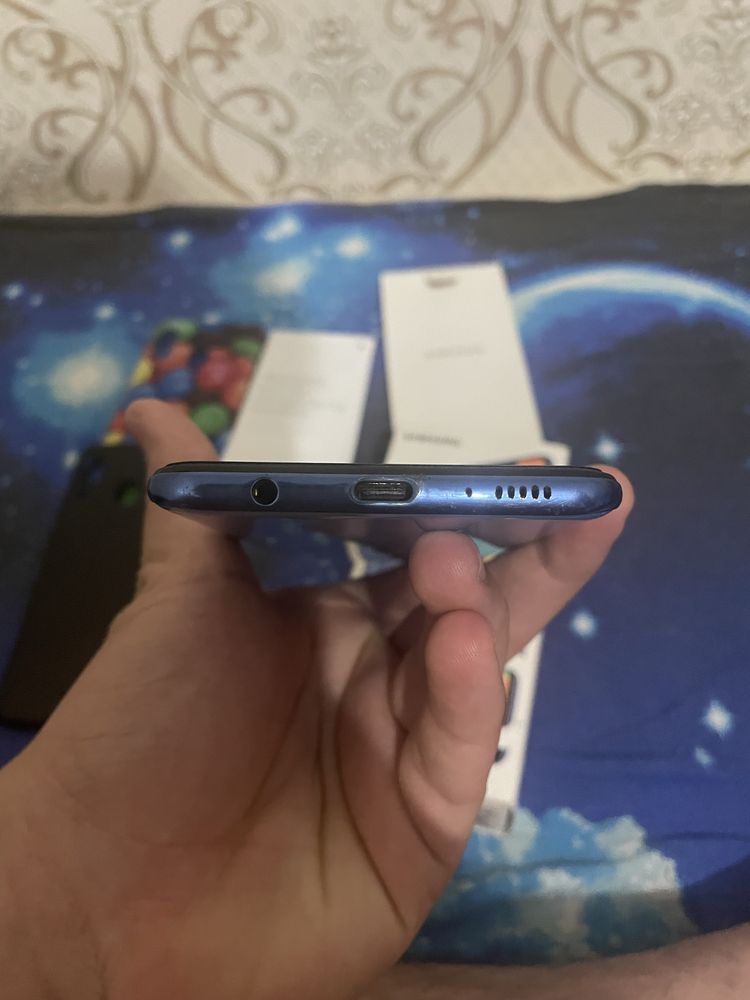 Продам Samsung Galaxy A30 с документами и коробкой