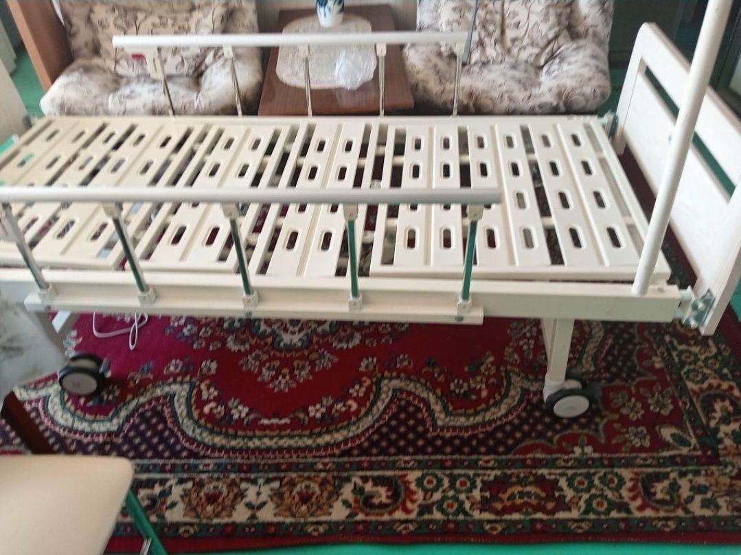 Кровать медицинская