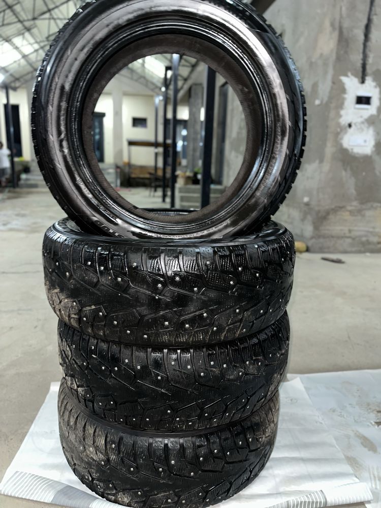 Зимние шипованные Yokohama 245/55 R19 — отличное состояние!