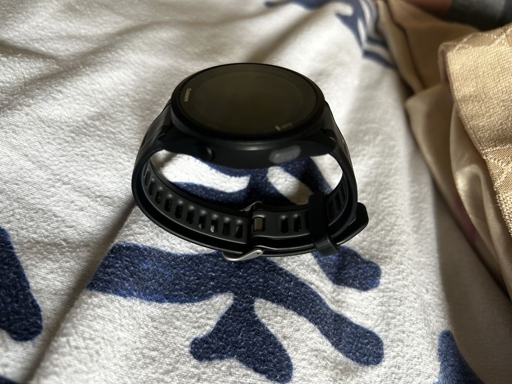 Продам часы  Garmin Forerunner 165 в идеальном состояний