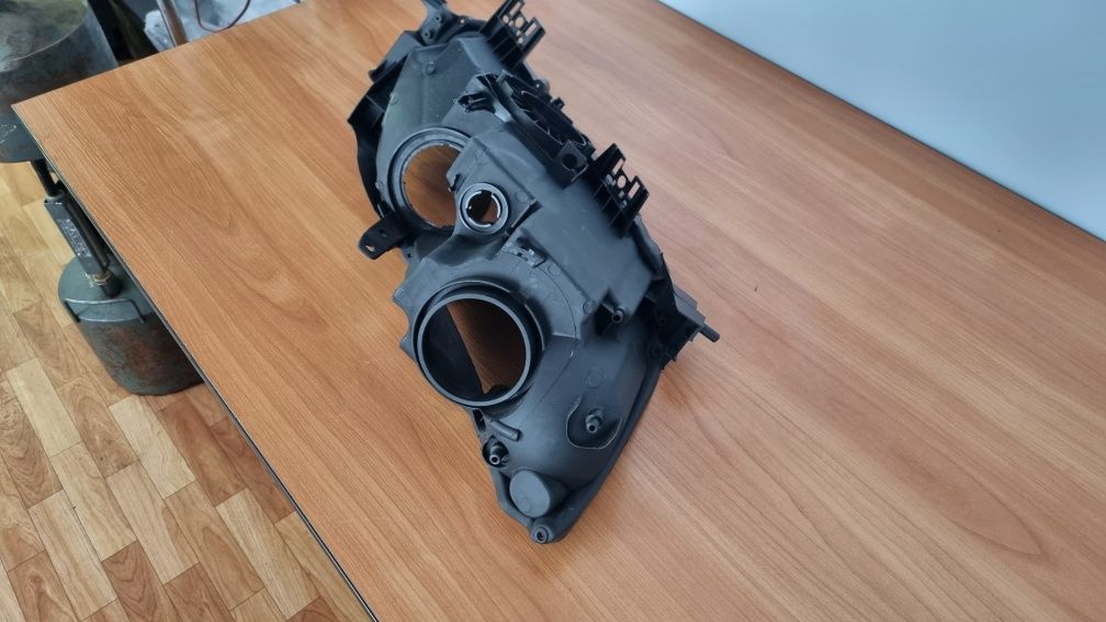 Продам/обменяю новые корпусы фар и стекла mazda cx7 пара