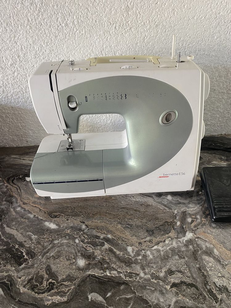 Продам швейную электрическую машинку Janome Mx77