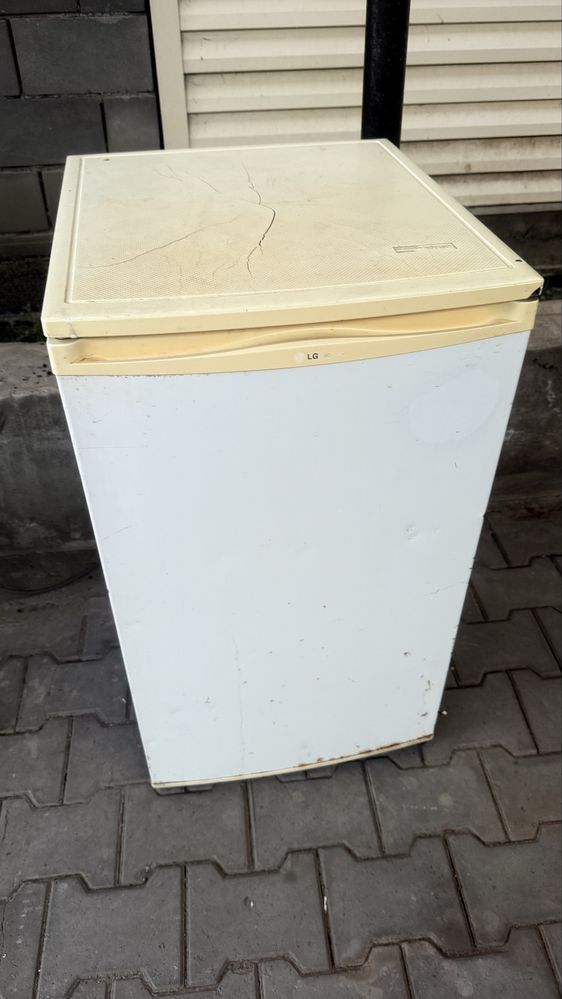 Холодильник продам срочно