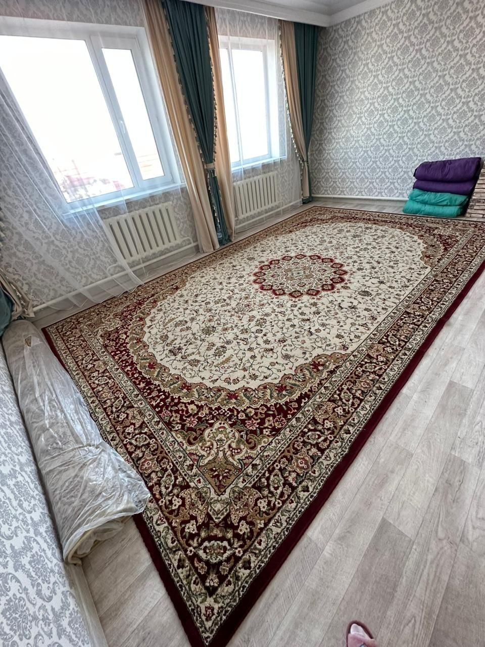 Продам ковер в отличном состоянии