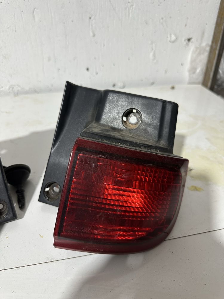 Задний катафот фонари на Nissan Elgrand E51