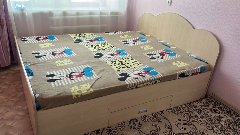 Двуспальная кровать