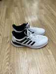 Продам кроссовки adidas