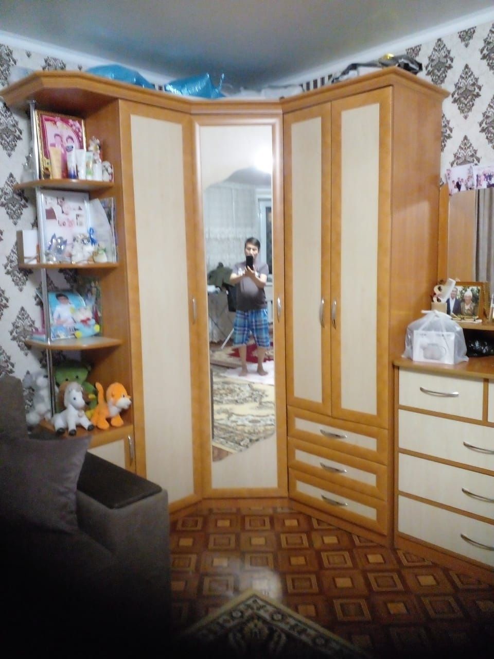 Продам шкаф угловой