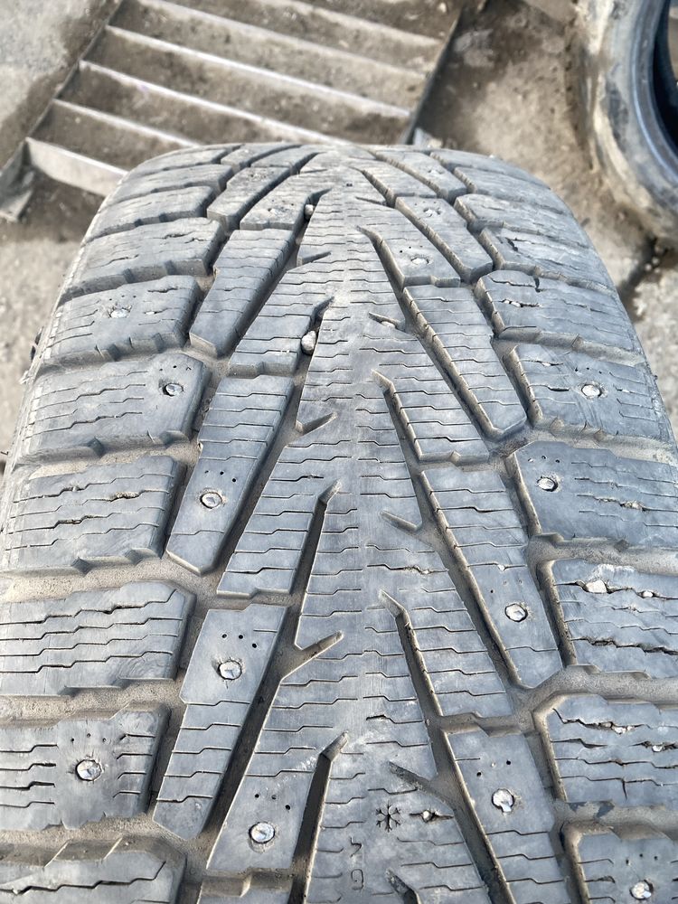 Продам зимние шины Нокиан 265/65/17