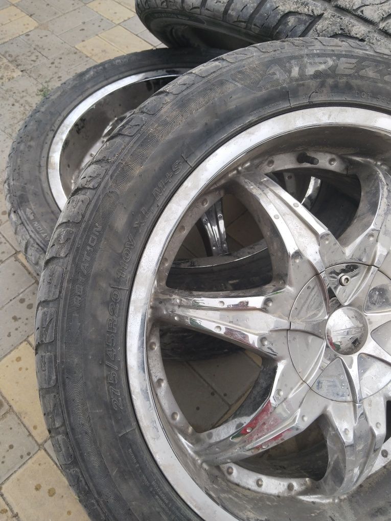 Диски с шинами. Колеса. Шины 275/45R20. Диски.