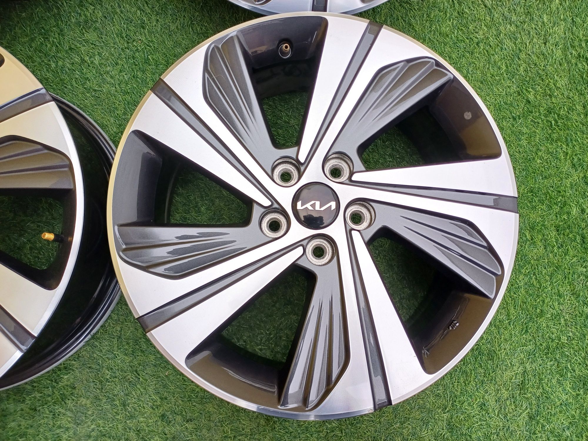 Диски R18 5x114,3 на Kia и другие.