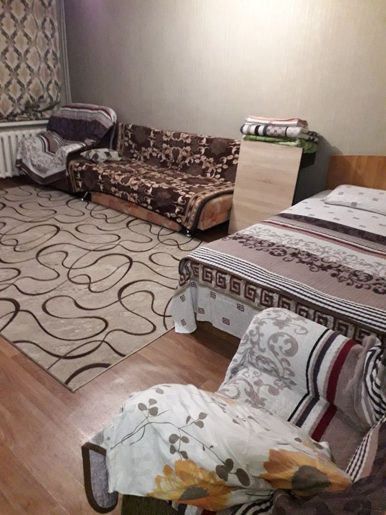 Сдам 1 комнатную квартиру район площади 3 этаж