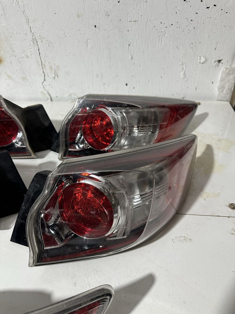 Задние фонари на Mazda 3 BL