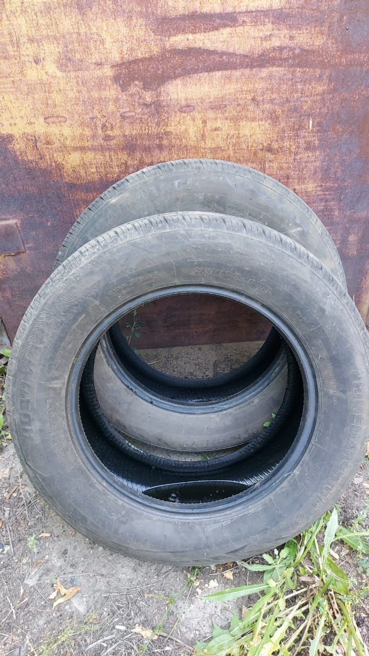 Продам летнюю резину 2 баллона 255/60 R 18