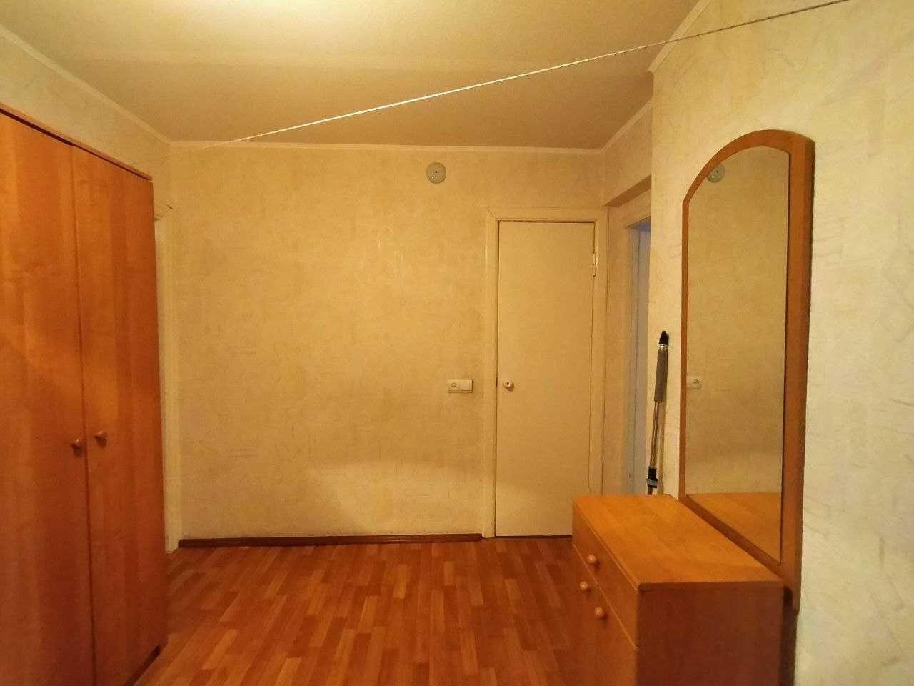 Продать трехкомнатную квартиру, в кирпичном доме 1989 г.п.