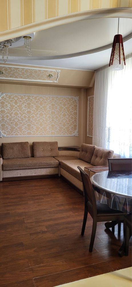 Продам 3 х комнатную сталинку