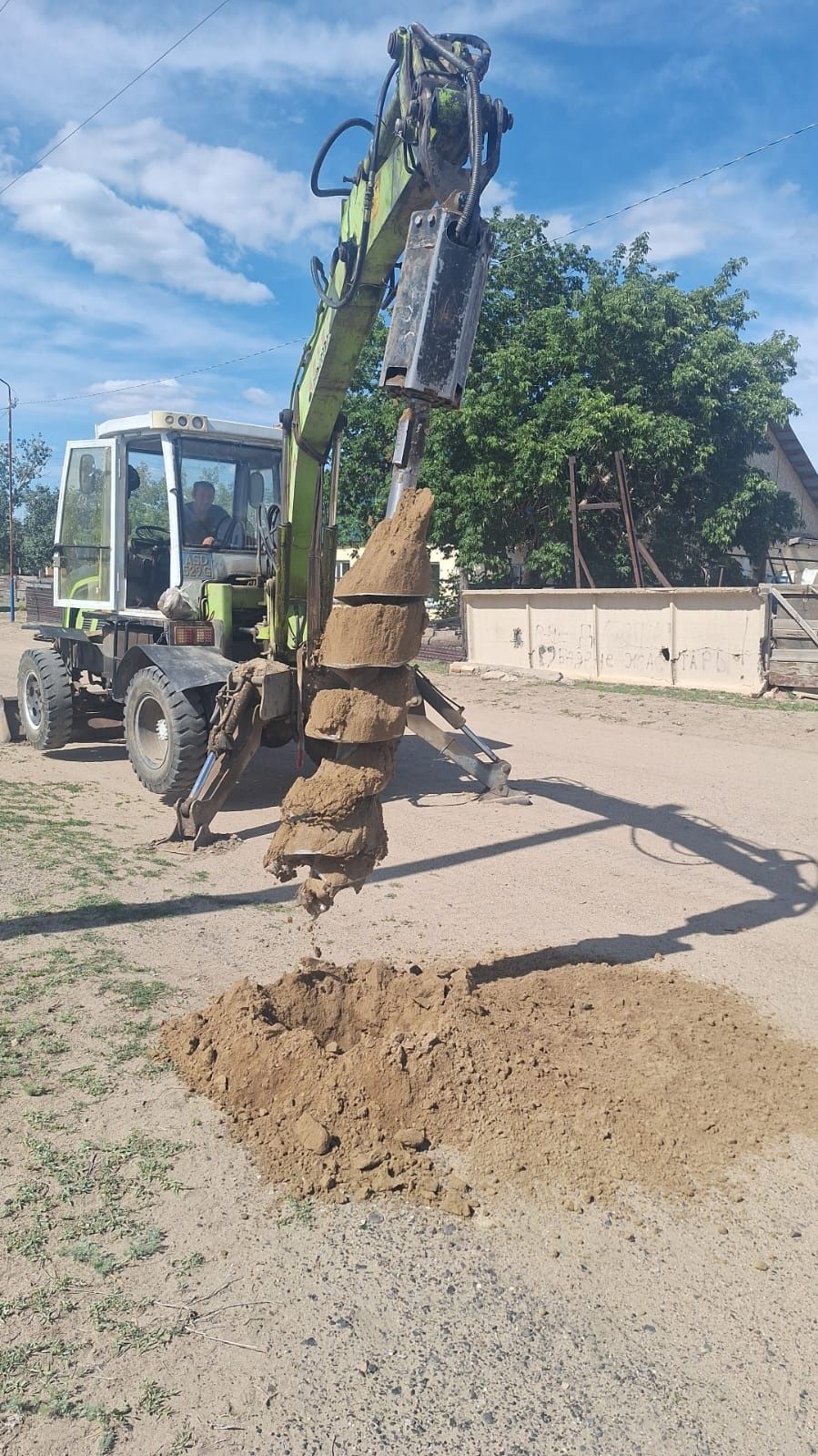 Экскаватор бурилка 3 в 1