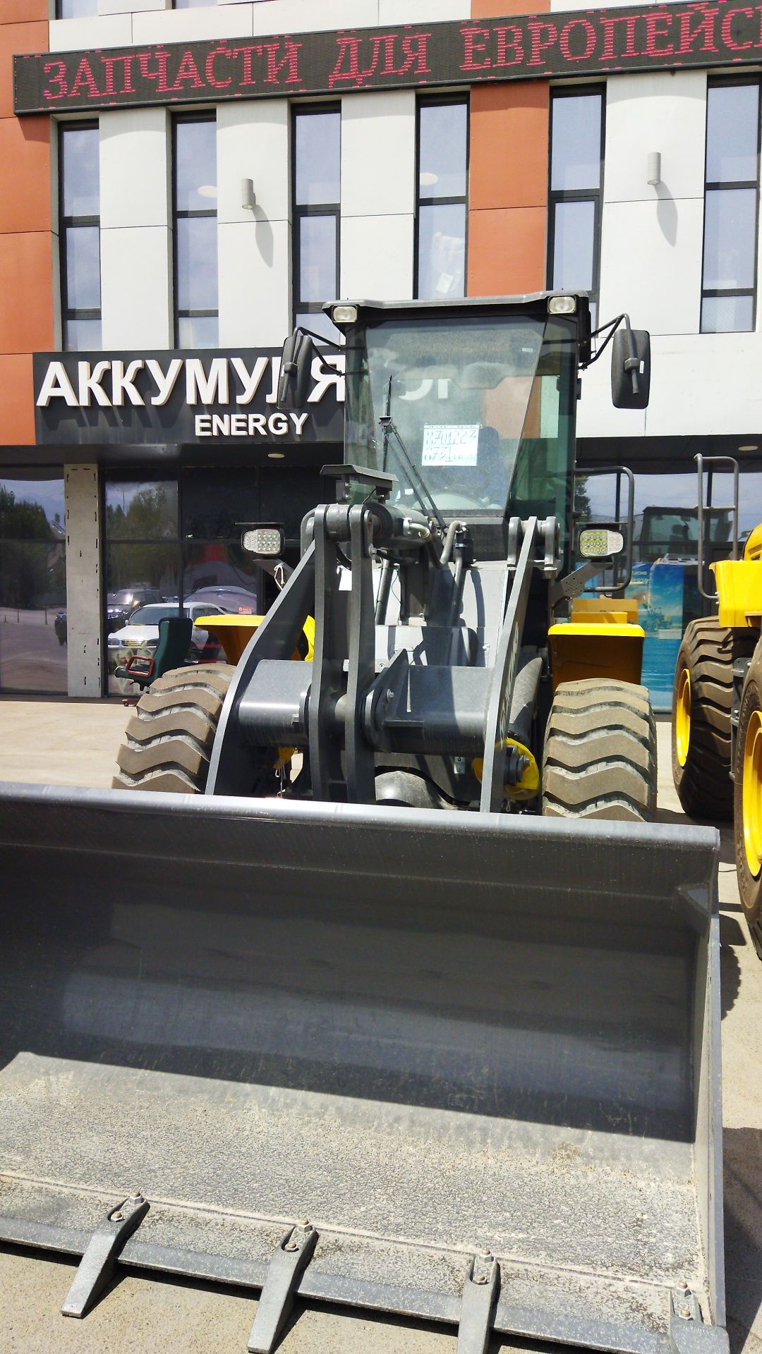 Новый погрузчик XCMG