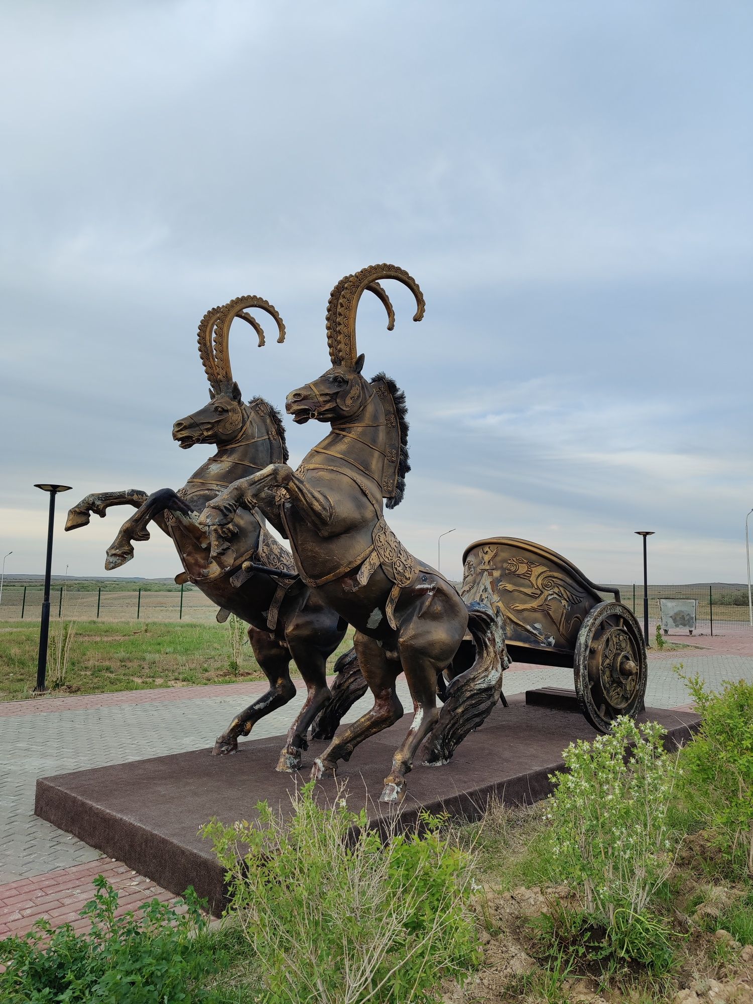 Скульптура, памятник, домбыра, арт-объект, маф, Стелла, световые фигуы