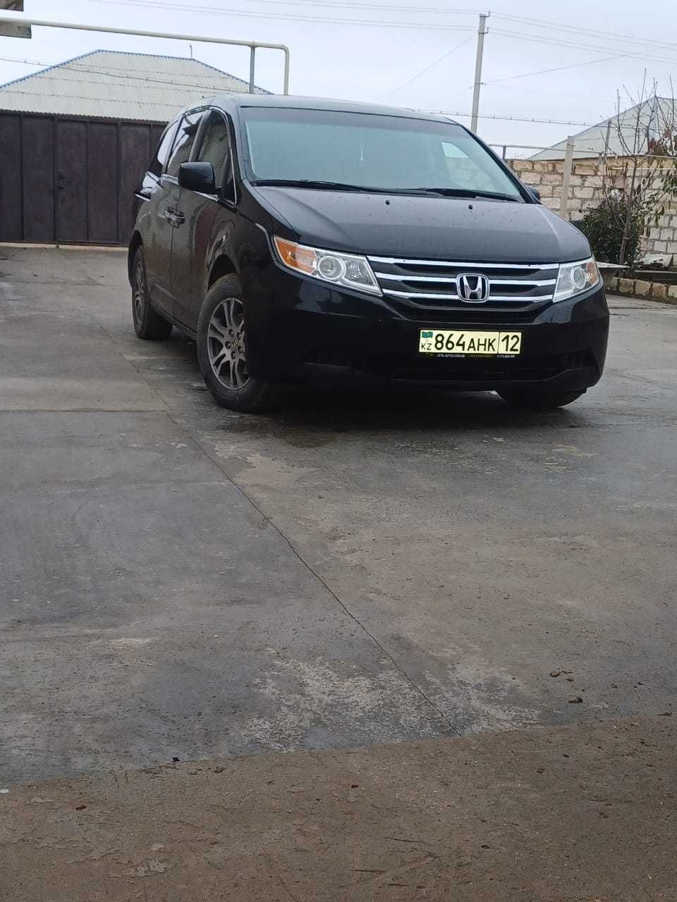 Аренда авто машины минивен HondaOdyssey комфортная капитанские сиденья