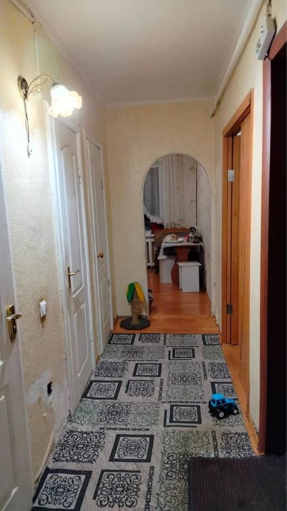 Продам двух комнатную квартиру Боровской 58