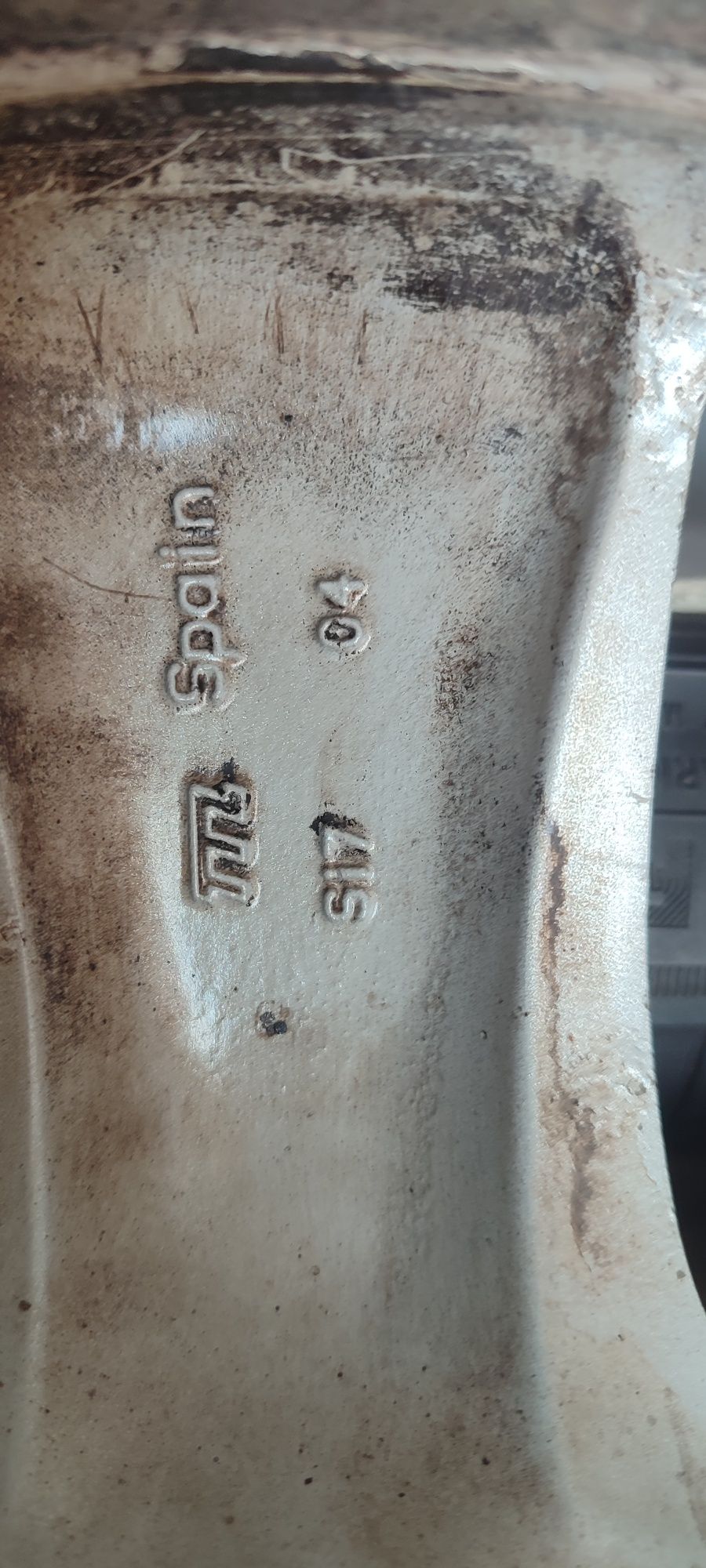 Продам диски 5/100 с резиной 215/45/17 комплект!