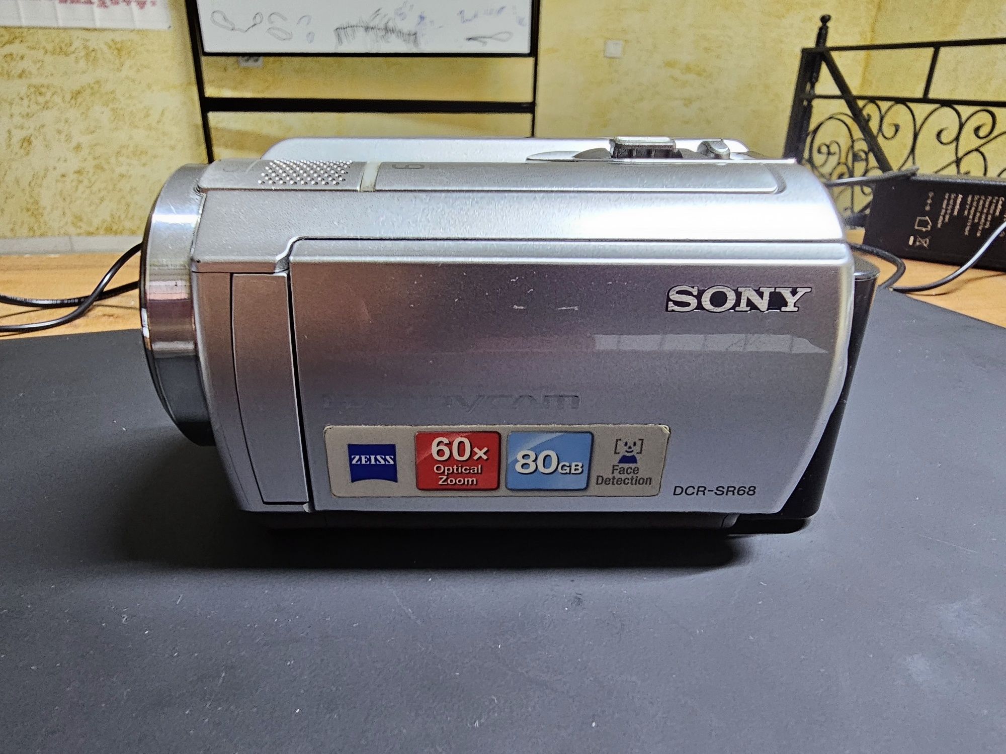 Видеокамера Sony DCR-SR68
