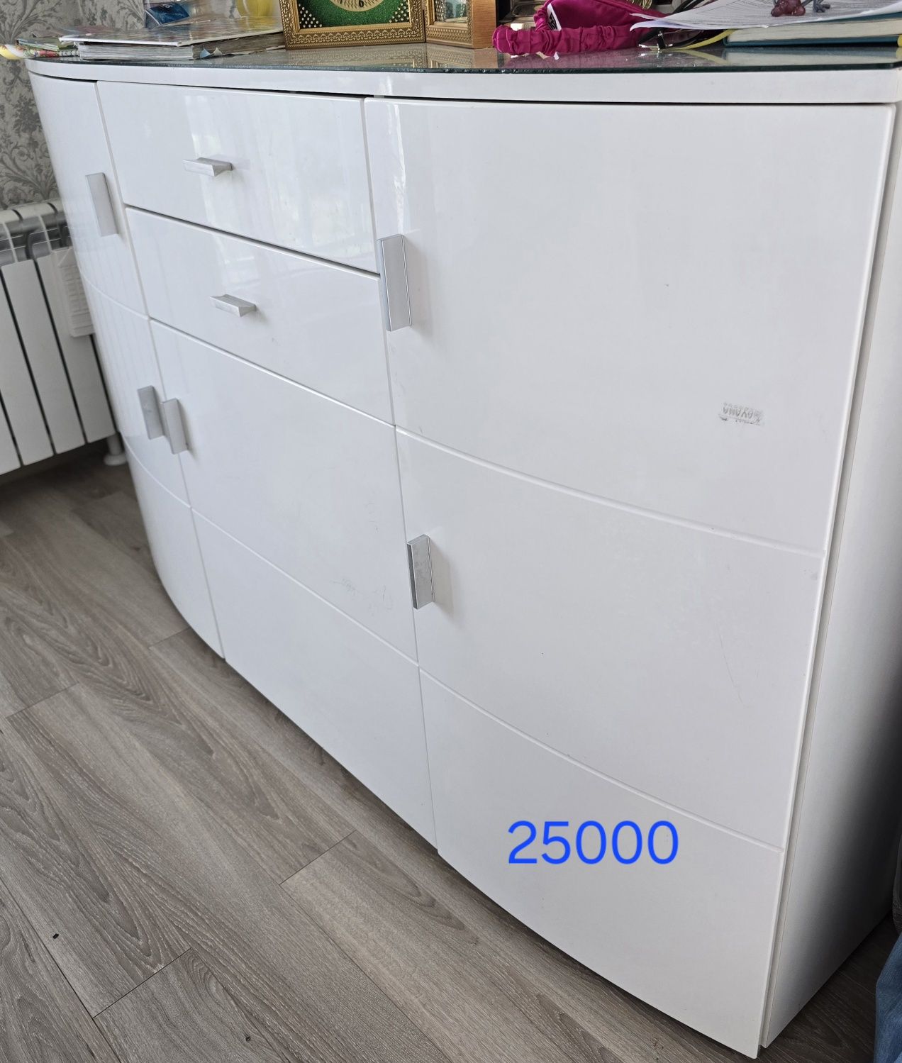 Распродажа мебели бу: стол со стульями, кровать с матрасом,  шкаф,  ко