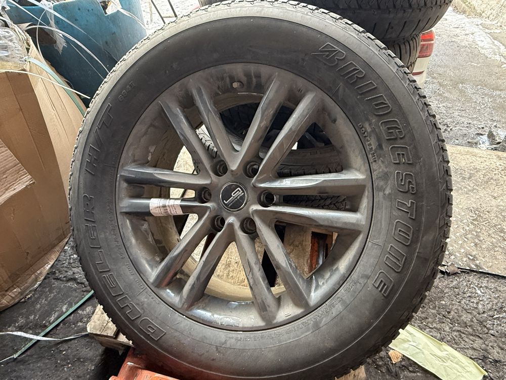 Продам летние шины с дисками Nissan Patrol-Bridgestone